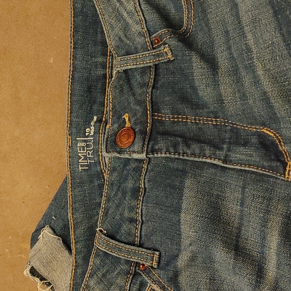 Time and Tru Mid-Rise Jeans - Picture 3 of 3